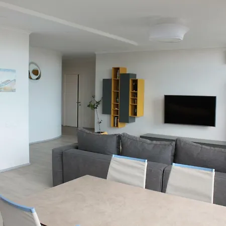 Apartment Large And Stylish With Parking *